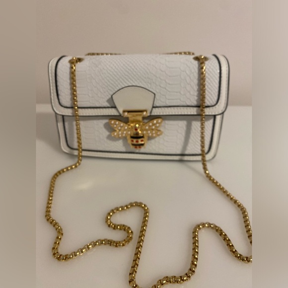 NWOT FAUX LEATHER PURSE w/ CROC DETAIL. - Picture 2 of 9